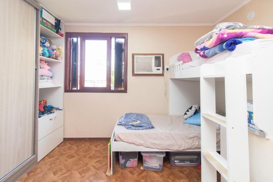 Quarto 1 de casa de condomínio à venda com 2 quartos, 65m² em Ipanema, Porto Alegre