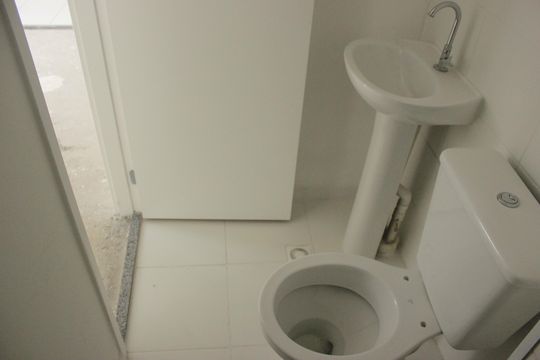 Banheiro de apartamento para alugar com 2 quartos, 35m² em Vila Galvão, Guarulhos