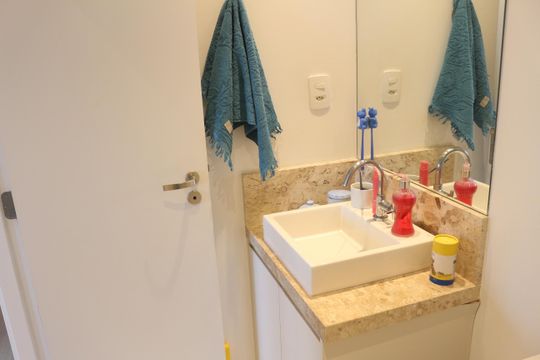 Banheiro 1 de apartamento à venda com 2 quartos, 58m² em Cerâmica, São Caetano do Sul