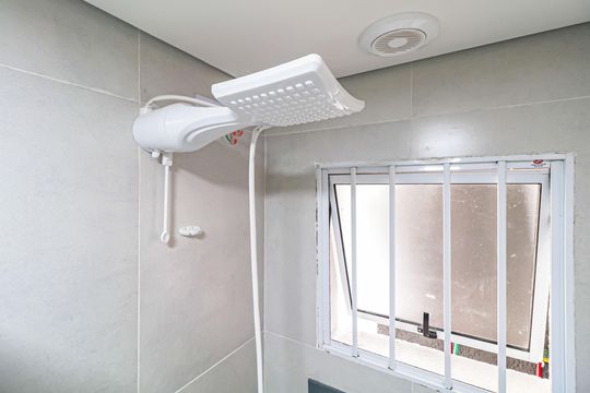 Banheiro de kitnet/studio para alugar com 1 quarto, 20m² em Vila Morse, São Paulo