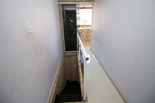 Sala - Escada de casa à venda com 4 quartos, 600m² em Vigário Geral, Rio de Janeiro