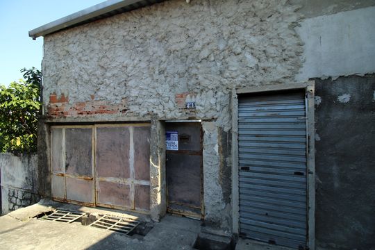 Fachada de casa à venda com 4 quartos, 600m² em Vigário Geral, Rio de Janeiro
