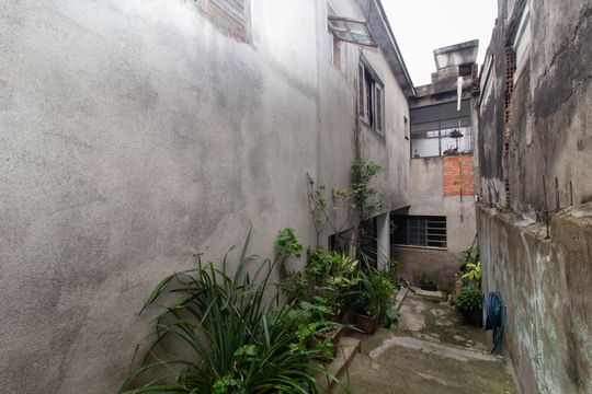 Quintal de casa para alugar com 5 quartos, 260m² em Parque Guarani, São Paulo