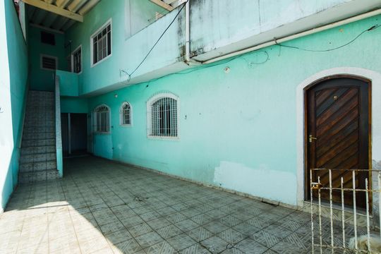 Quintal de casa à venda com 2 quartos, 194m² em Jardim Santa Cecilia, Guarulhos