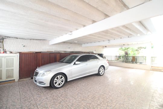 Garagem de casa à venda com 3 quartos, 456m² em Veleiros, São Paulo