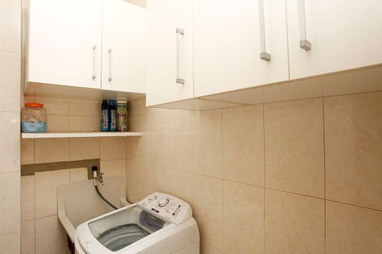 Cozinha + Área de Serviço de apartamento à venda com 2 quartos, 57m² em Menino Deus, Porto Alegre