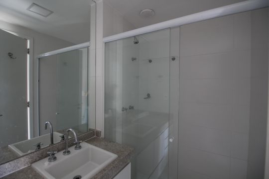 Banheiro da Suíte de apartamento para alugar com 2 quartos, 116m² em Jacarepaguá, Rio de Janeiro