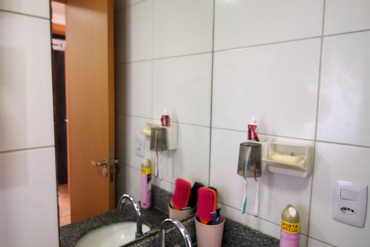 Banheiro Social de apartamento para alugar com 2 quartos, 40m² em Colégio, Rio de Janeiro