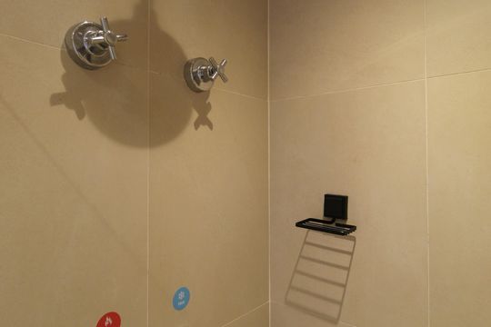 Banheiro da Suíte de kitnet/studio à venda com 1 quarto, 45m² em Indianópolis, São Paulo