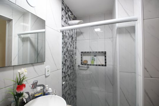 Banheiro Social de apartamento à venda com 2 quartos, 50m² em Jacarepaguá, Rio de Janeiro