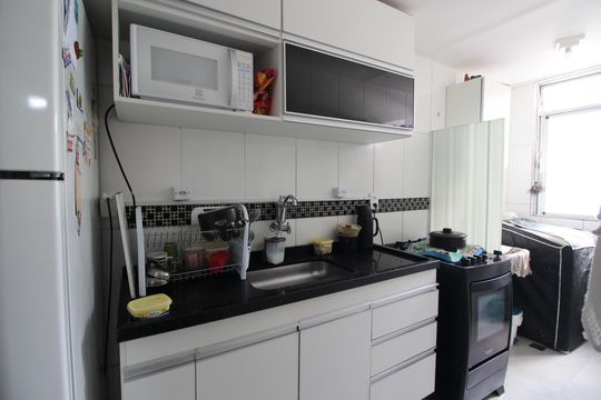 Cozinha de apartamento à venda com 2 quartos, 50m² em Jacarepaguá, Rio de Janeiro
