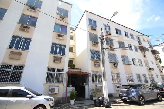 Fachada de apartamento à venda com 2 quartos, 50m² em Jacarepaguá, Rio de Janeiro