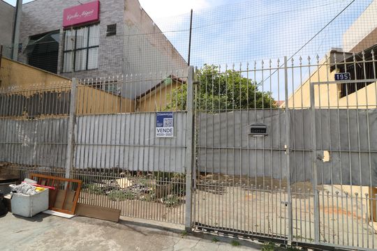 Fachada  de casa à venda com 3 quartos, 300m² em Jardim Vila Formosa, São Paulo