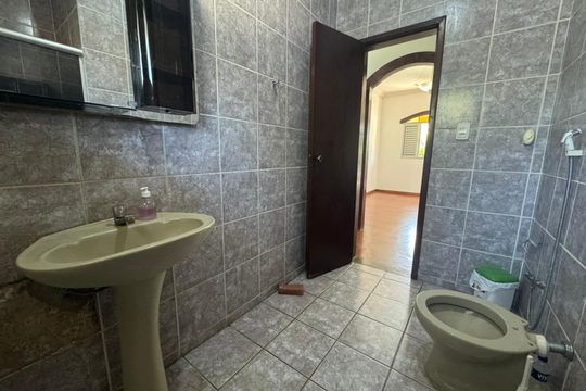 Banheiro da Suíte de casa à venda com 4 quartos, 385m² em Conjunto Habitacional Bela Vista, Lagoa Santa