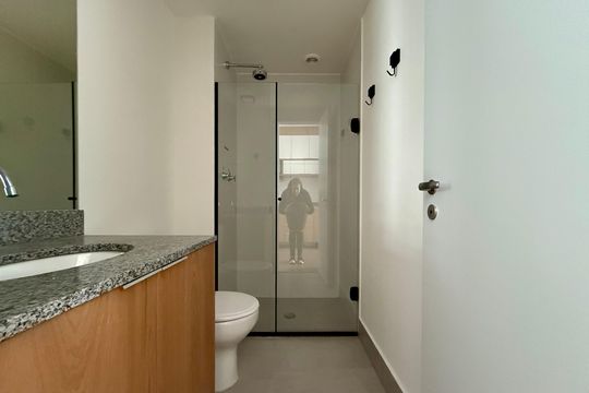 Banheiro de apartamento para alugar com 2 quartos, 41m² em Santo Amaro, São Paulo