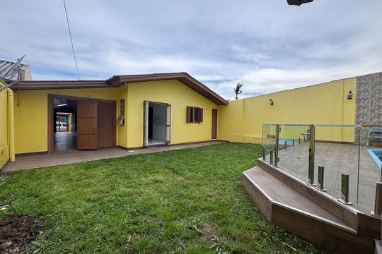 Área Externa de casa à venda com 3 quartos, 150m² em Vicentina, São Leopoldo