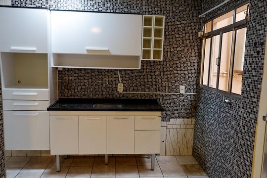 Cozinha de casa para alugar com 2 quartos, 45m² em Jardim Primavera, Osasco