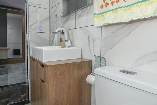 Banheiro de casa à venda com 2 quartos, 85m² em Santa Rosa de Lima, Porto Alegre