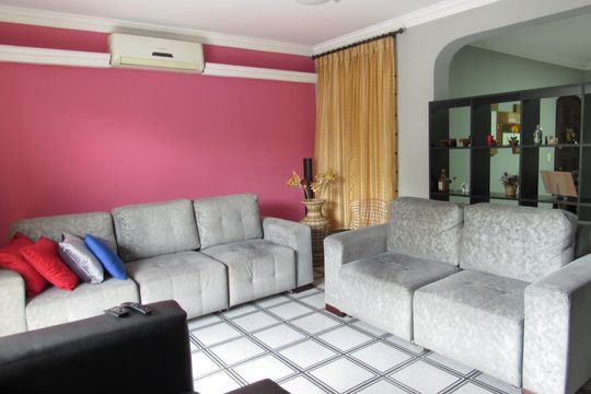 Casa à venda com 4 quartos, 245m² em São Pedro, Osasco