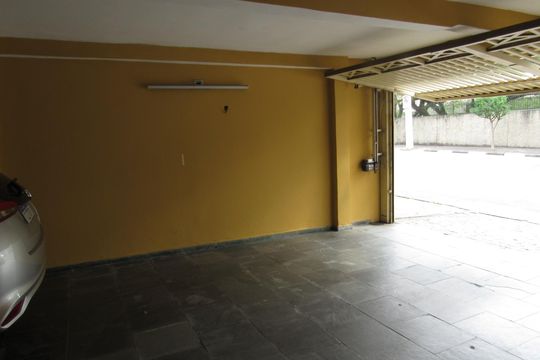 Garagem de casa à venda com 4 quartos, 245m² em São Pedro, Osasco