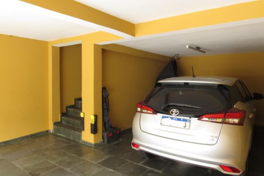 Garagem de casa à venda com 4 quartos, 245m² em São Pedro, Osasco