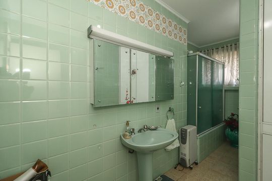 Banheiro de apartamento para alugar com 3 quartos, 116m² em Petrópolis, Porto Alegre