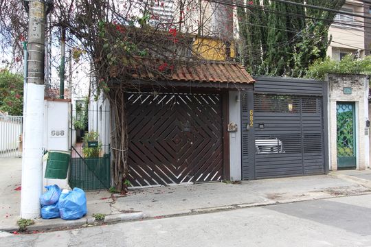 Fachada de casa à venda com 3 quartos, 392m² em Vila Olímpia, São Paulo