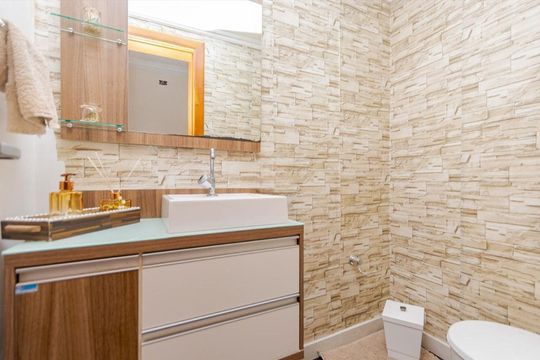 Banheiro 2 de casa para alugar com 4 quartos, 289m² em Pineville, Pinhais