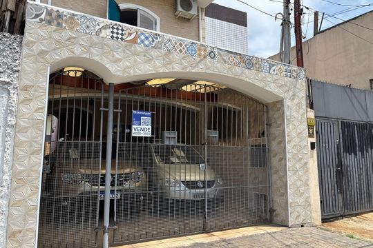 Fachada de casa à venda com 4 quartos, 200m² em Jardim Borborema, São Bernardo do Campo