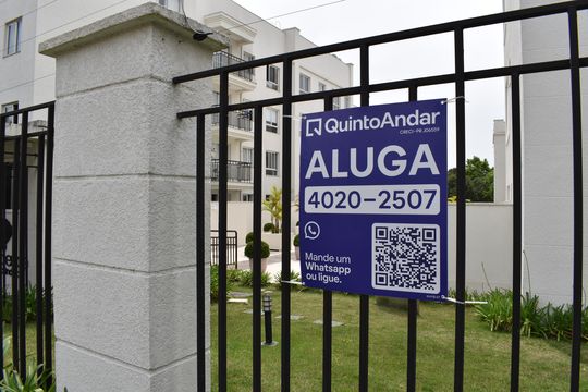 Plaquinha de apartamento para alugar com 2 quartos, 56m² em Santa Cândida, Curitiba