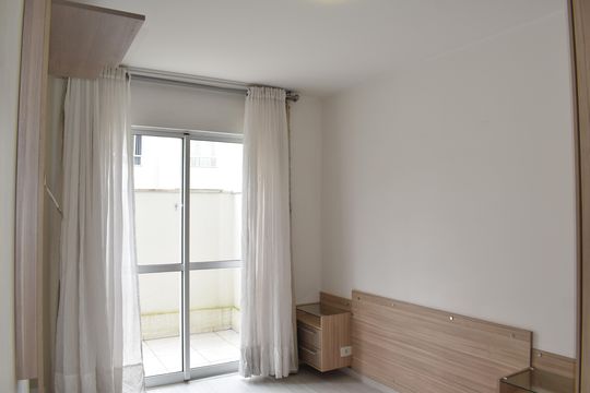 Quarto 2 de apartamento para alugar com 2 quartos, 56m² em Santa Cândida, Curitiba