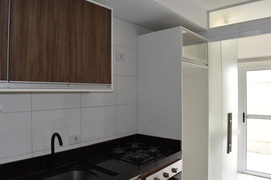 Cozinha de apartamento para alugar com 2 quartos, 56m² em Santa Cândida, Curitiba