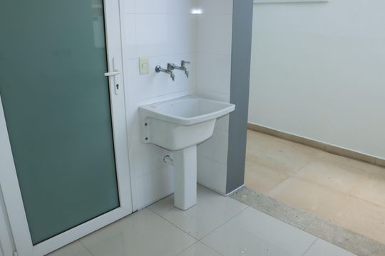 Área de Serviço de casa de condomínio para alugar com 5 quartos, 440m² em São Paulo Ii, Cotia