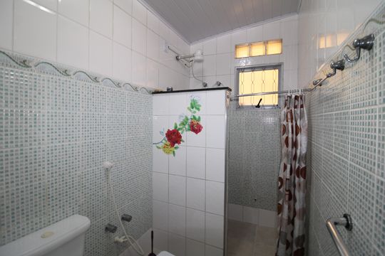 Banheiro 1 de casa para alugar com 2 quartos, 200m² em Vila Romero, São Paulo
