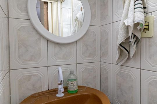 Banheiro de apartamento para alugar com 2 quartos, 56m² em Conjunto Residencial José Bonifácio, São Paulo