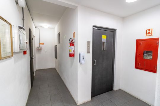 Hall de entrada de apartamento à venda com 1 quarto, 27m² em Centro Histórico, Porto Alegre