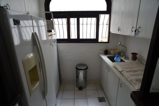 Cozinha de casa de condomínio à venda com 4 quartos, 461m² em Joá, Rio de Janeiro