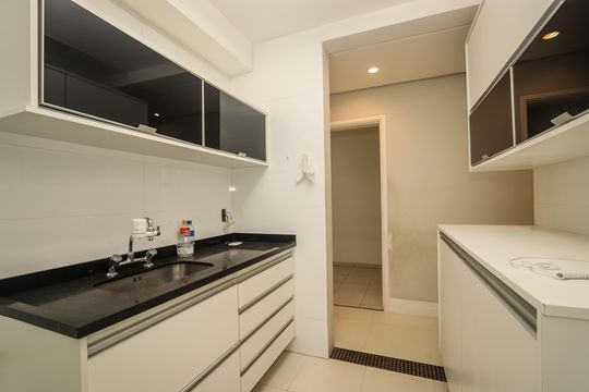 Cozinha de apartamento para alugar com 3 quartos, 87m² em Vila Andrade, São Paulo