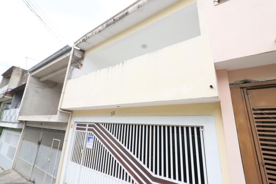 Fachada de casa à venda com 4 quartos, 125m² em Conceicao, Osasco