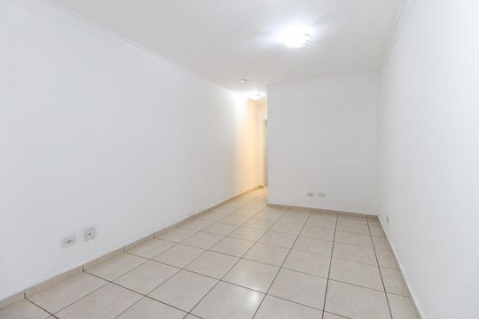 Sala de casa de condomínio à venda com 2 quartos, 65m² em Vila Carmosina, São Paulo
