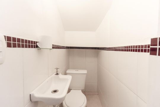 Lavabo de casa de condomínio à venda com 2 quartos, 65m² em Vila Carmosina, São Paulo