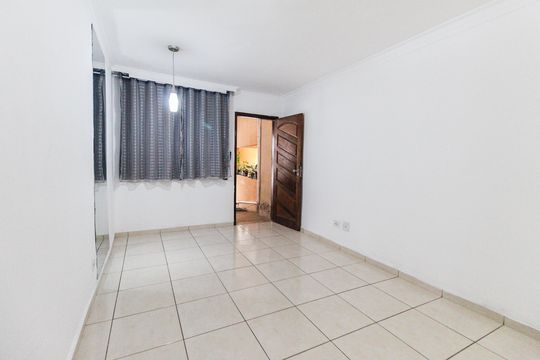 Sala de casa de condomínio à venda com 2 quartos, 65m² em Vila Carmosina, São Paulo