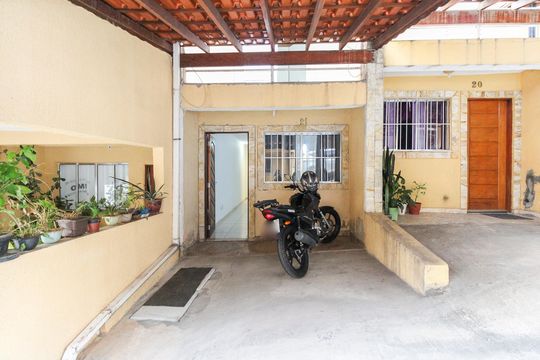 Garagem de casa de condomínio à venda com 2 quartos, 65m² em Vila Carmosina, São Paulo