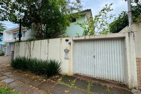 Fachada de casa à venda com 4 quartos, 360m² em Vila Madalena, São Paulo