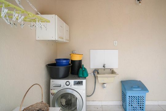 Área de serviço de casa à venda com 5 quartos, 250m² em Oswaldo Cruz, São Caetano do Sul