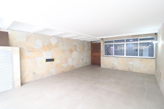 Garagem de casa à venda com 3 quartos, 229m² em Interlagos, São Paulo
