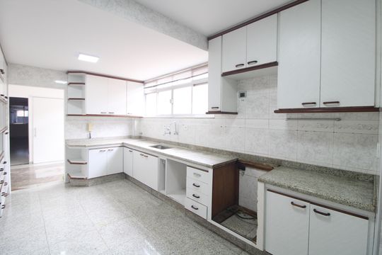 Cozinha de casa à venda com 3 quartos, 229m² em Interlagos, São Paulo