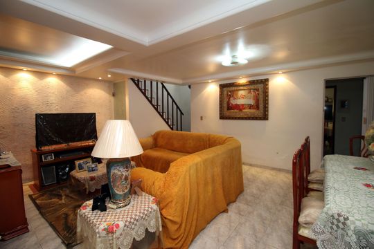 Casa à venda com 3 quartos, 193m² em Brás de Pina, Rio de Janeiro