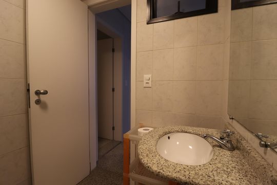 Banheiro de serviço de apartamento à venda com 4 quartos, 490m² em Jardim, Santo André