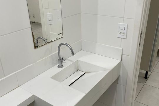 Banheiro de apartamento para alugar com 2 quartos, 51m² em Jurubatuba, São Paulo
